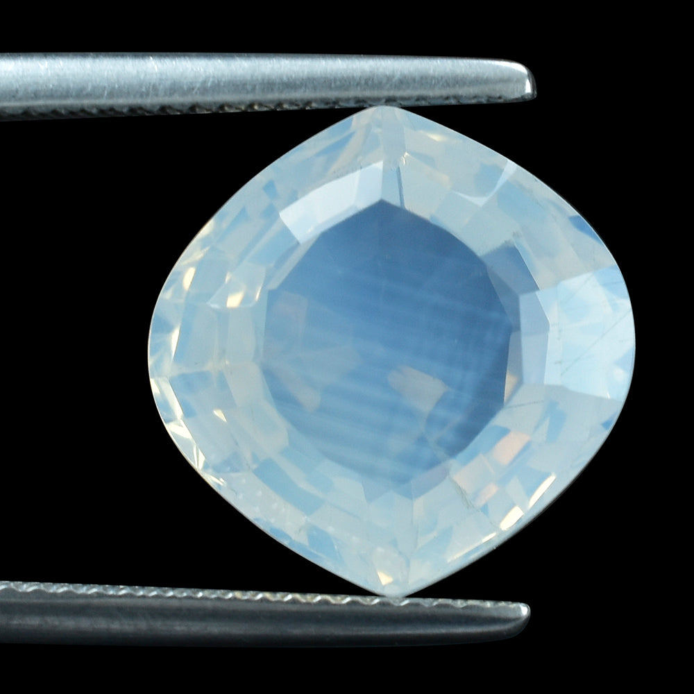 BLUE MOON QUARTZ STEP CUT ONION 14MM 8.60 Cts.