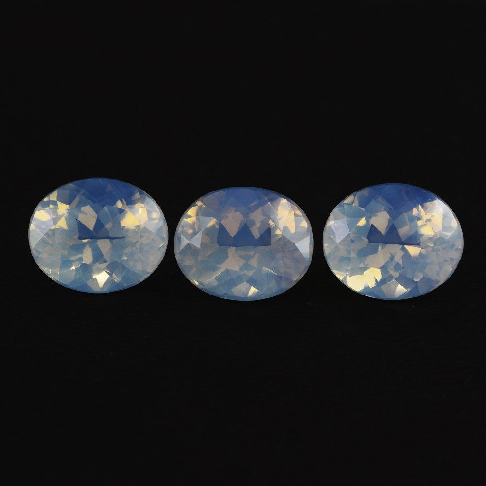 BLUE MOON QUARTZ CUT OVAL 12X10MM 4.78 Cts.