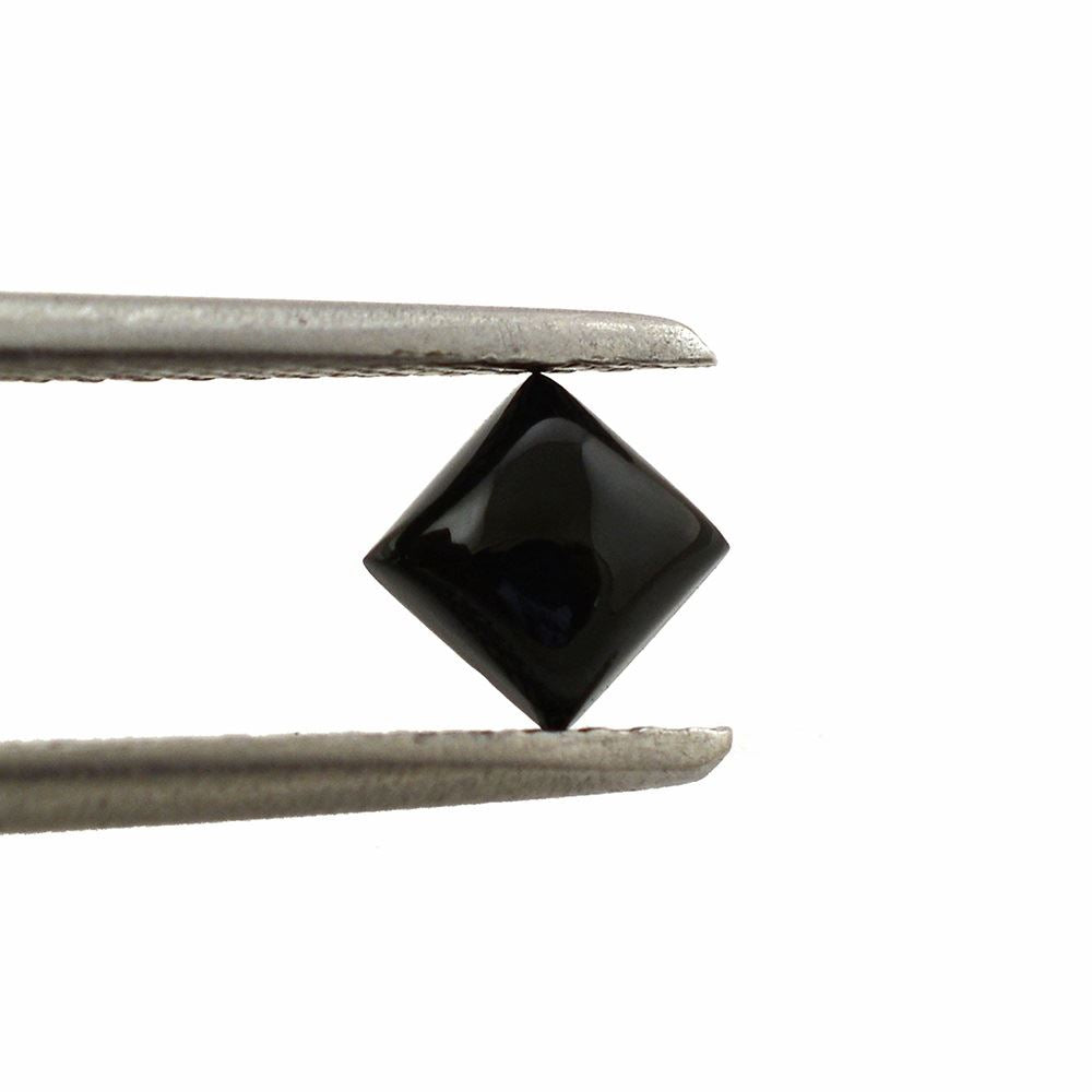 BLACK ONYX SQUARE CAB 4MM 0.30 Cts.