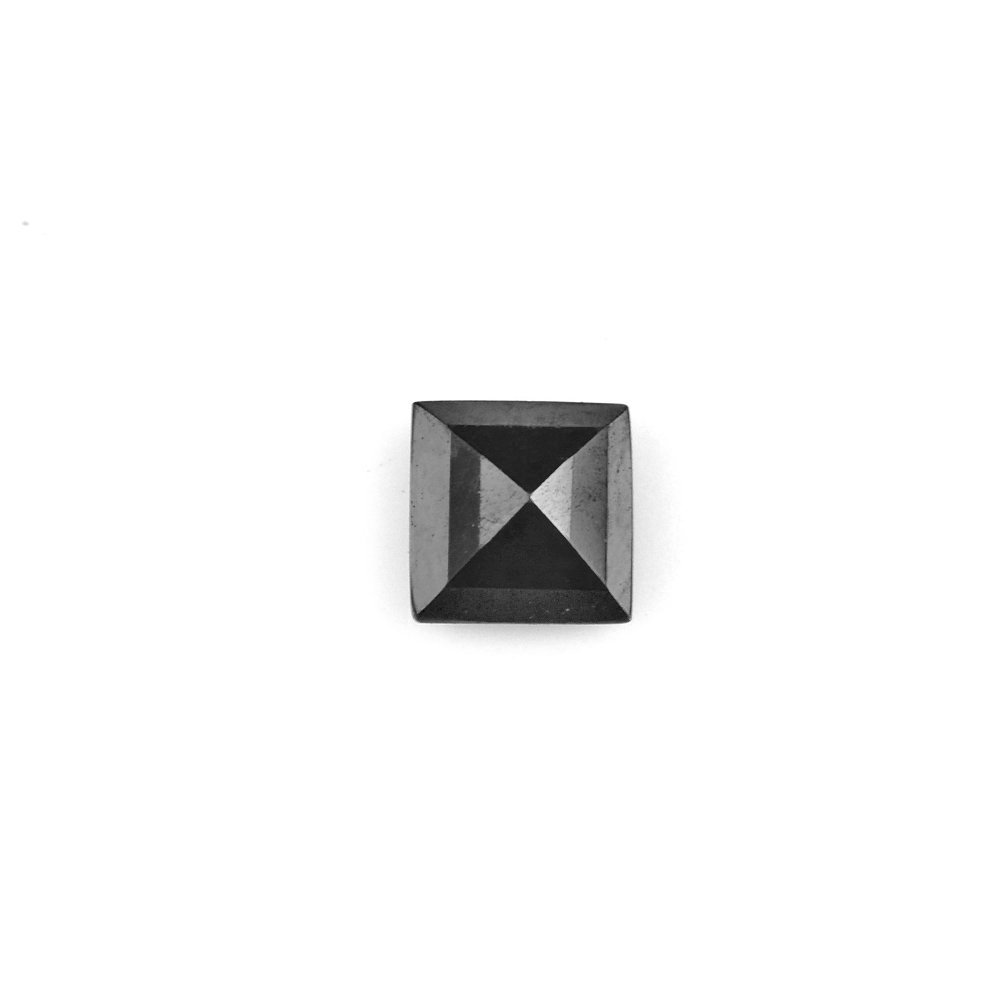 BLACK SPINEL CUT SQUARE 4MM 0.45 Cts.