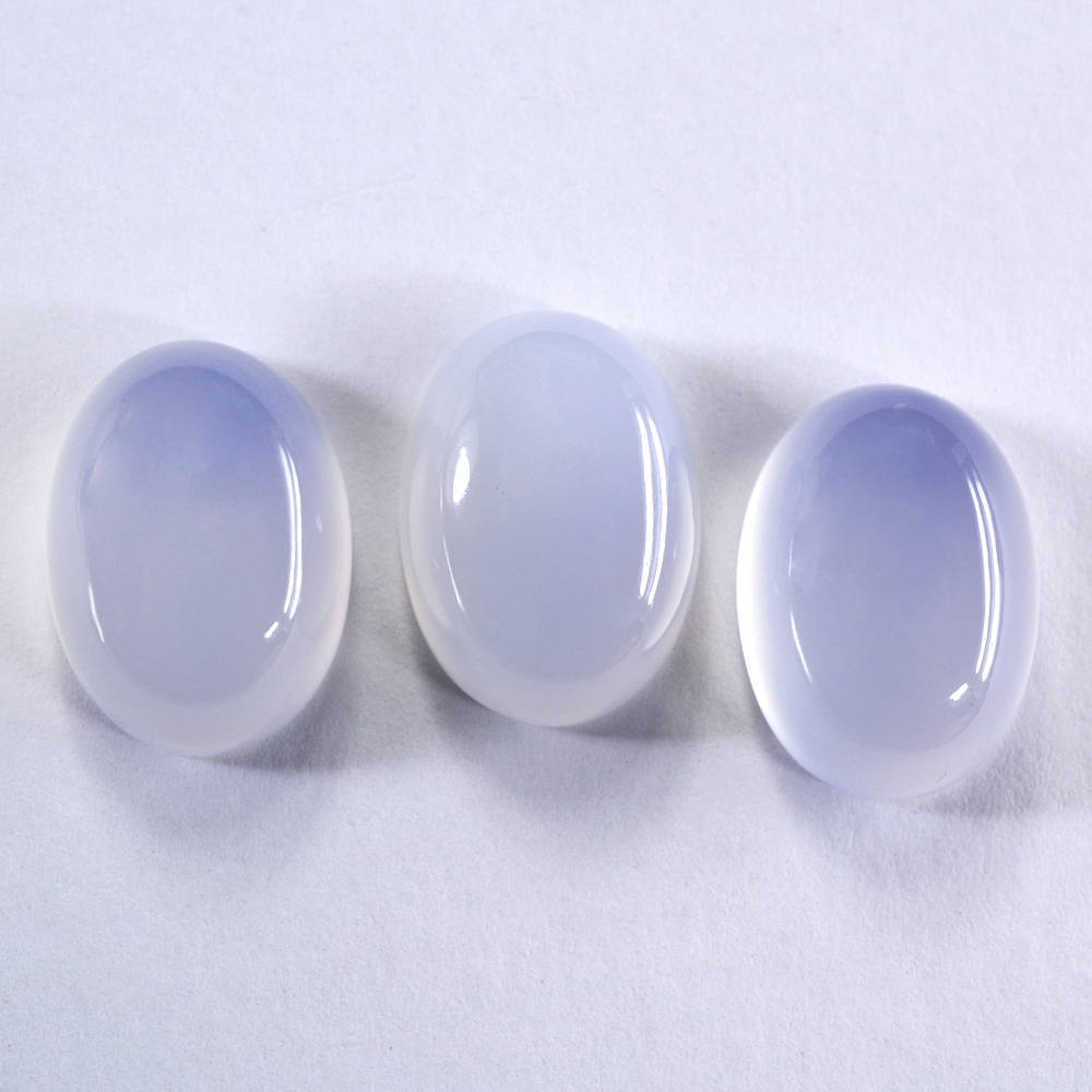 NATURAL CHALCEDONY PLAIN OVAL CAB 18X13MM 13.25 Cts.