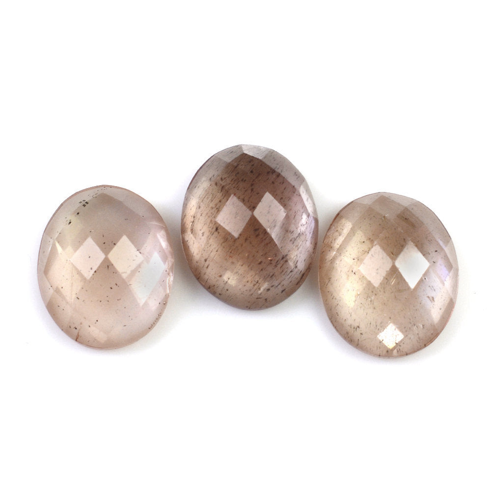 CHAMPAGNE SUNSTONE CHECKER OVAL CAB 12X10MM 3.57 Cts.