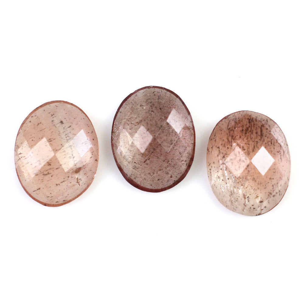 CHAMPAGNE SUNSTONE CHECKER OVAL CAB 10X8MM 2.36 Cts.