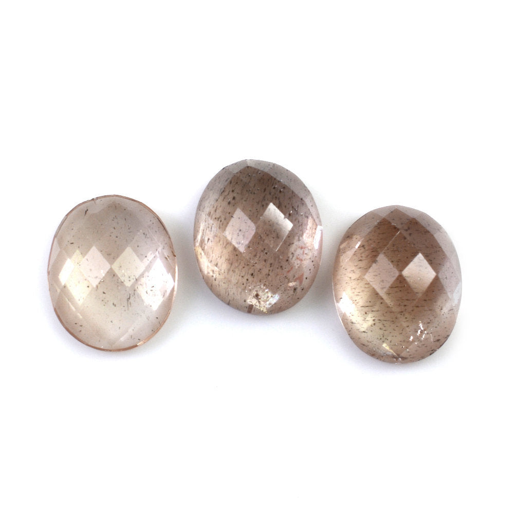 CHAMPAGNE SUNSTONE CHECKER OVAL CAB 11X9MM 2.95 Cts.