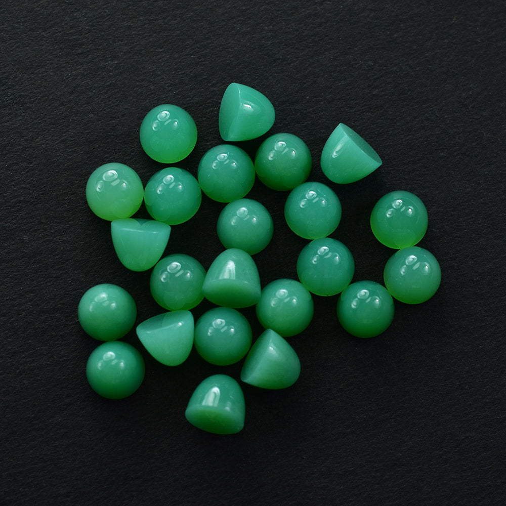 CHRYSOPRASE PLAIN HIGHDOME ROUND CAB (AAA/DARK) (OPAQUE/CLEAN) 6X6MM 1.26 Cts.