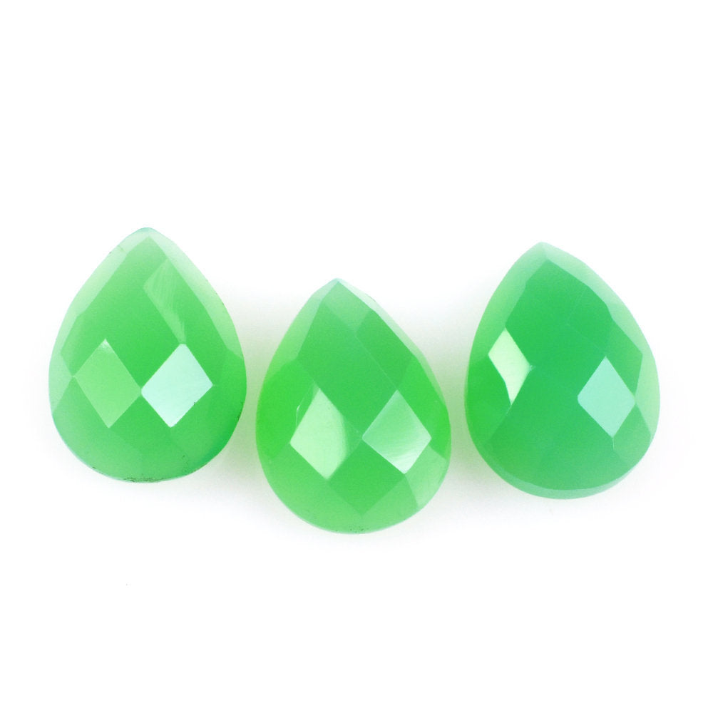 DYED CHRYSOPRASE CHALCEDONY CHECKER PEAR CAB 8X6MM 1.11 Cts.