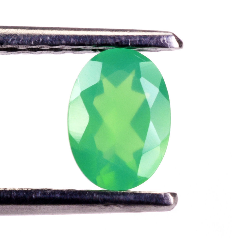 DYED CHRYSOPRASE CHALCEDONY CUT OVAL 7X5MM 0.7 Cts.