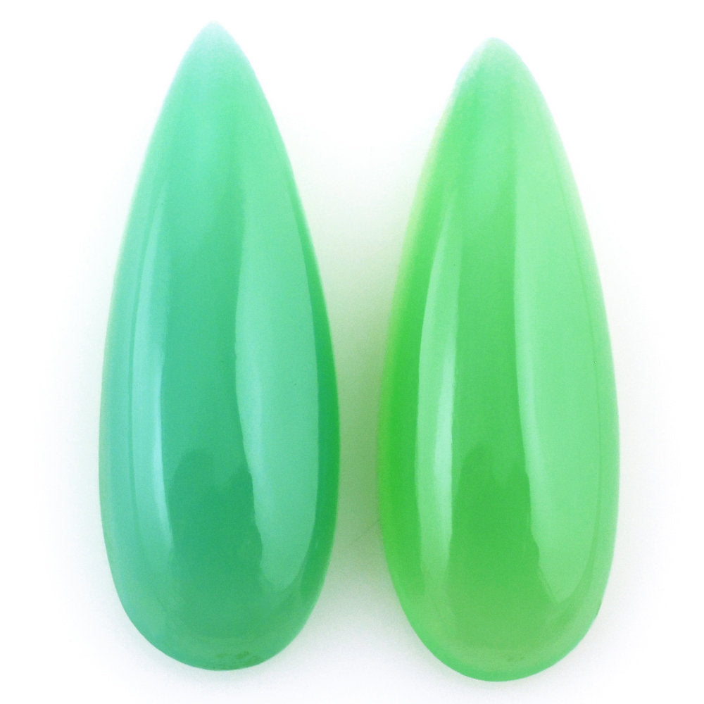 DYED CHRYSOPRASE CHALCEDONY PEAR CAB 20X7MM 4.04 Cts.
