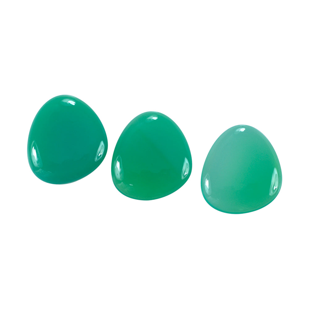 DYED CHRYSOPRASE CHALCEDONY IRREGULAR PEAR CAB 14.50X12.50MM 4.08 Cts.