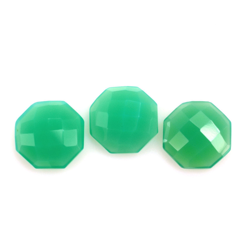 CHRYSOPRASE CHALCEDONY CHECKER OCTAGON CAB 10MM 2.61 Cts.