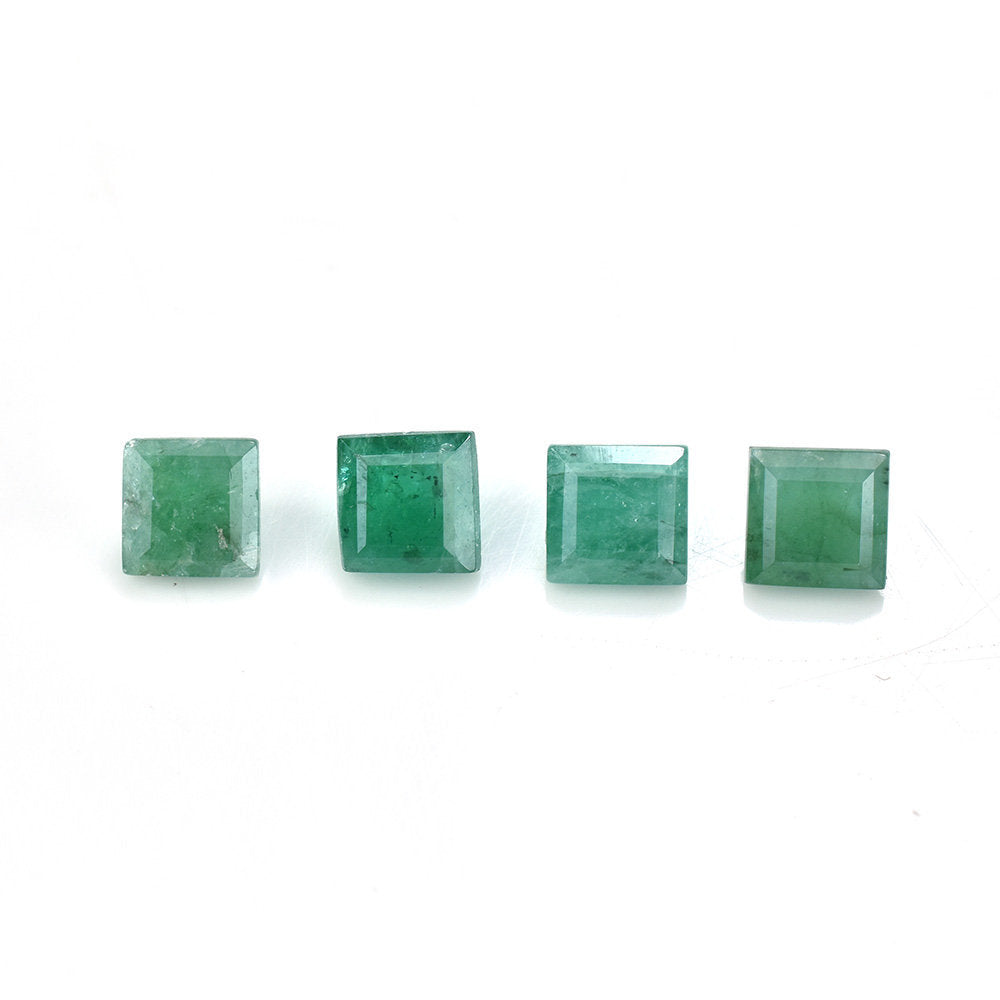 EMERALD STEP CUT SQUARE (MEDIUM/SI) 4.00X4.00 MM 0.34 Cts.