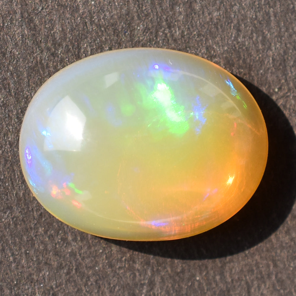 ETHIOPIAN OPAL PLAIN OVAL CAB 17.50X13.50 MM 8.55 Cts.