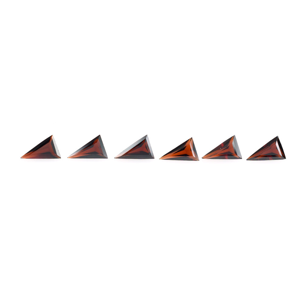 GARNET RED CUT TRIANGLE (DARK/CLEAN) 8.50X5.50 MM 0.74 Cts.