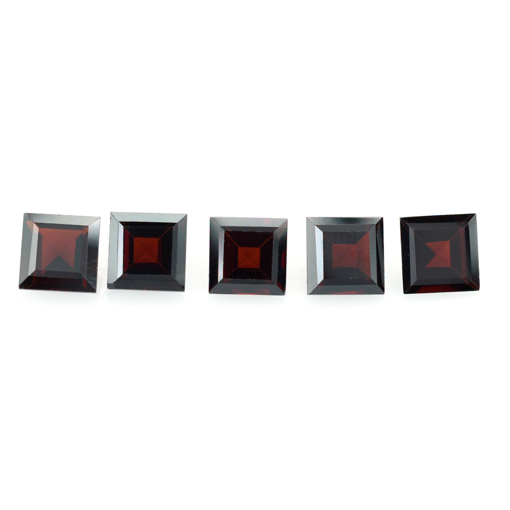 GARNET RED CUT SQUARE (DARK/CLEAN) 7.00X7.00 MM 2.14 Cts.