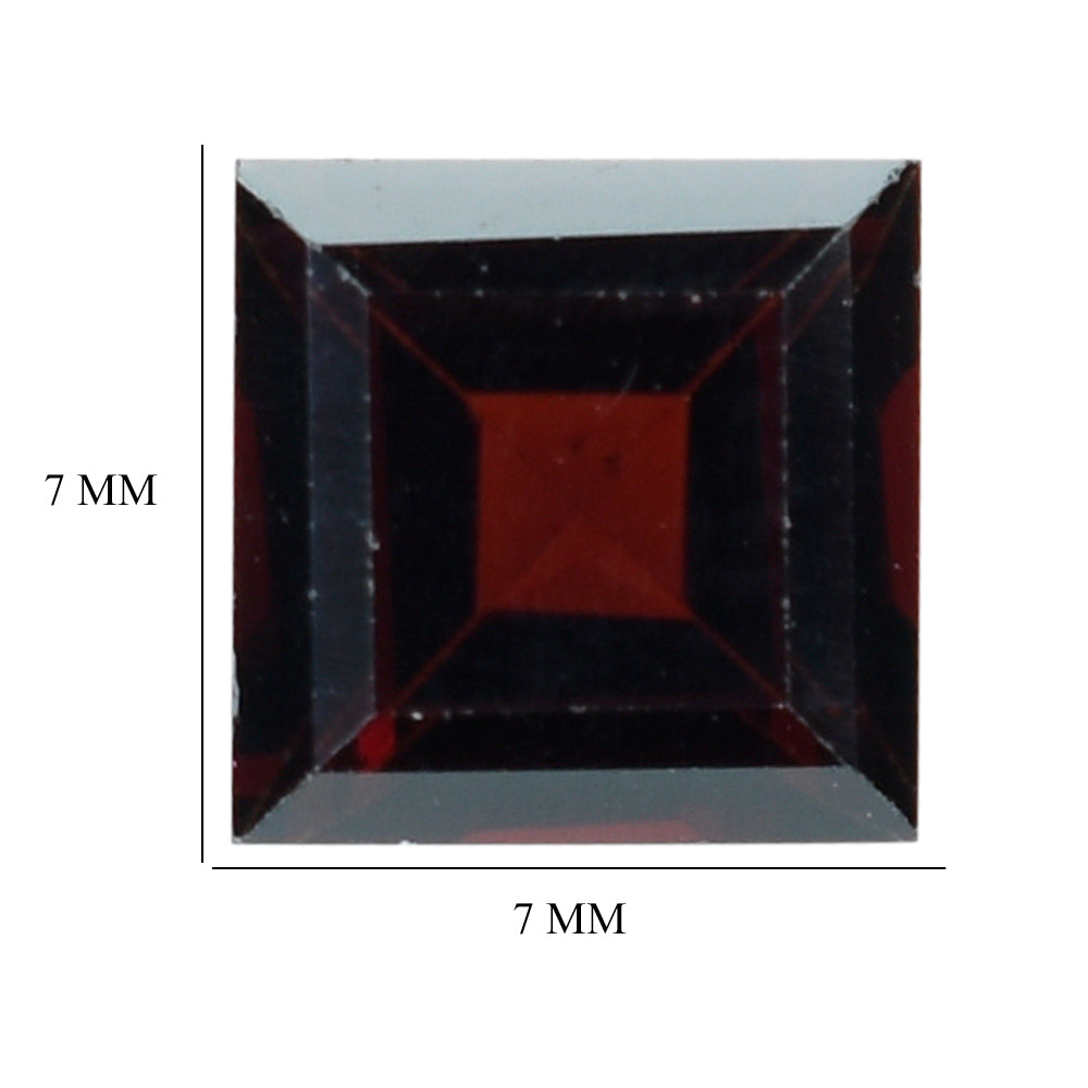 GARNET RED CUT SQUARE (DARK/CLEAN) 7.00X7.00 MM 2.14 Cts.