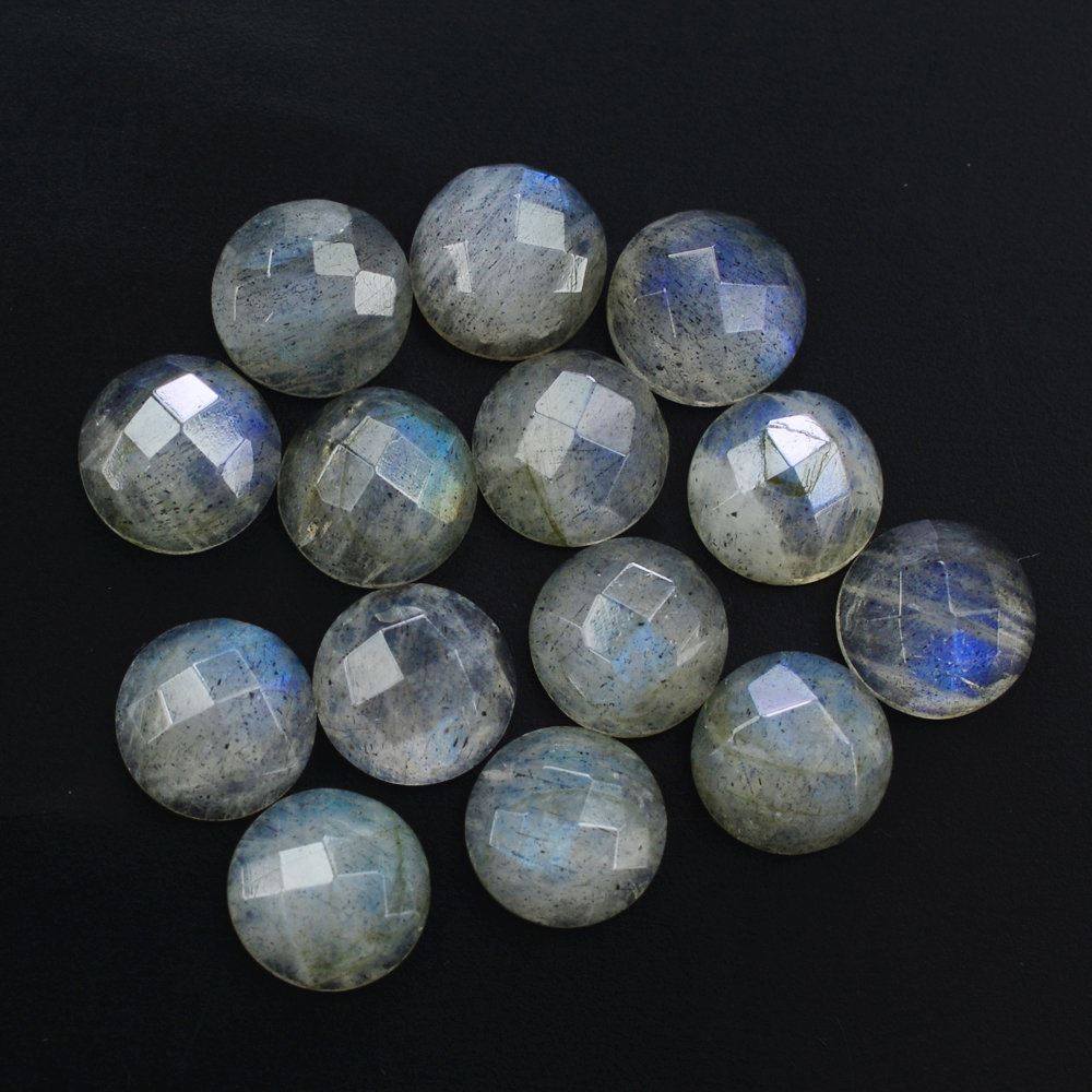 GREY LABRADORITE CHECKER ROUND CAB 6MM 0.79 Cts.