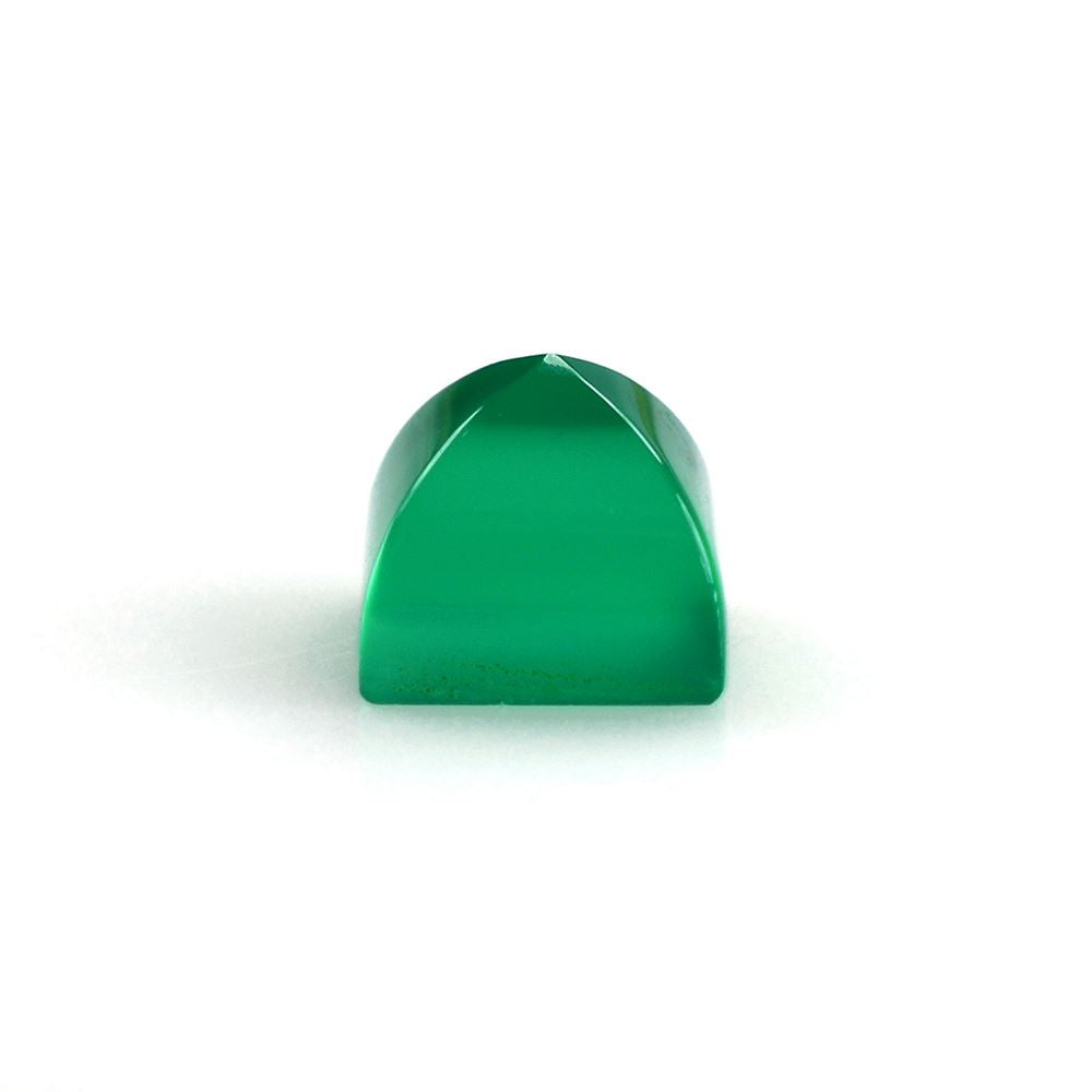 GREEN ONYX PYRAMID SQUARE CAB 5MM 0.91 Cts.