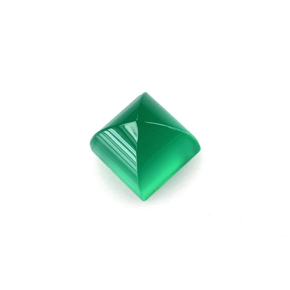 GREEN ONYX PYRAMID SQUARE CAB 5MM 0.91 Cts.