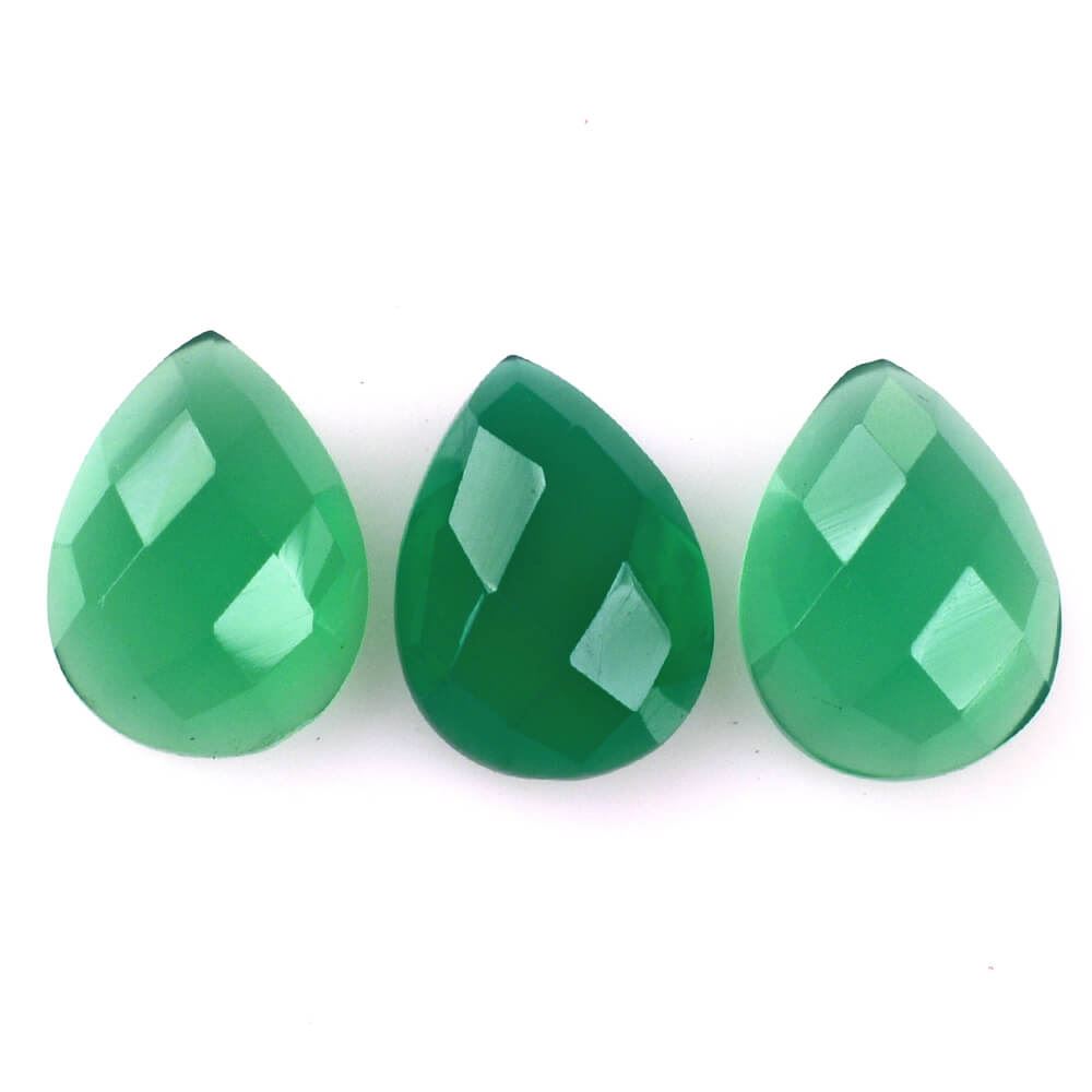 GREEN ONYX CHECKER PEAR CAB 8X6MM 1.08 Cts.