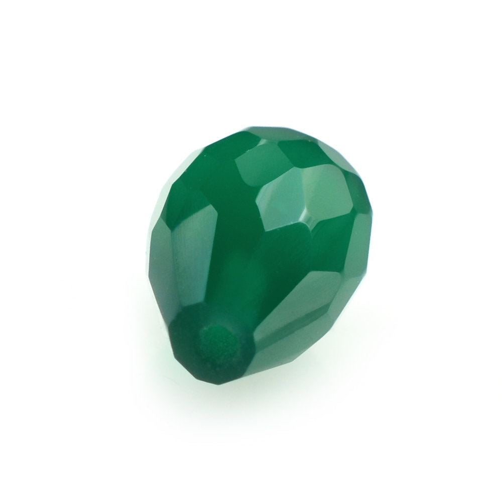 GREEN ONYX FACETED DROPS (HALF DRILL) 6X4MM 0.70 Cts.