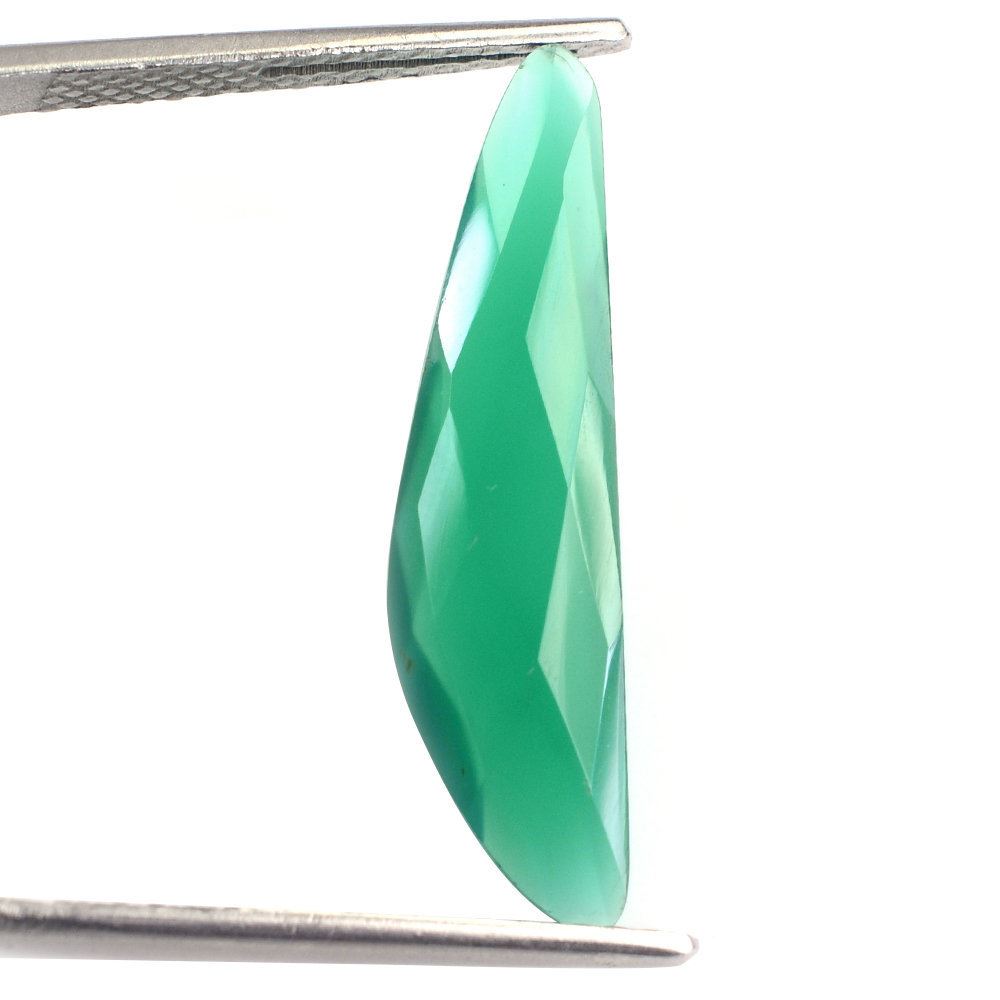 GREEN ONYX BRIOLETTE HALF PEAR 27X7MM 3.96 Cts.