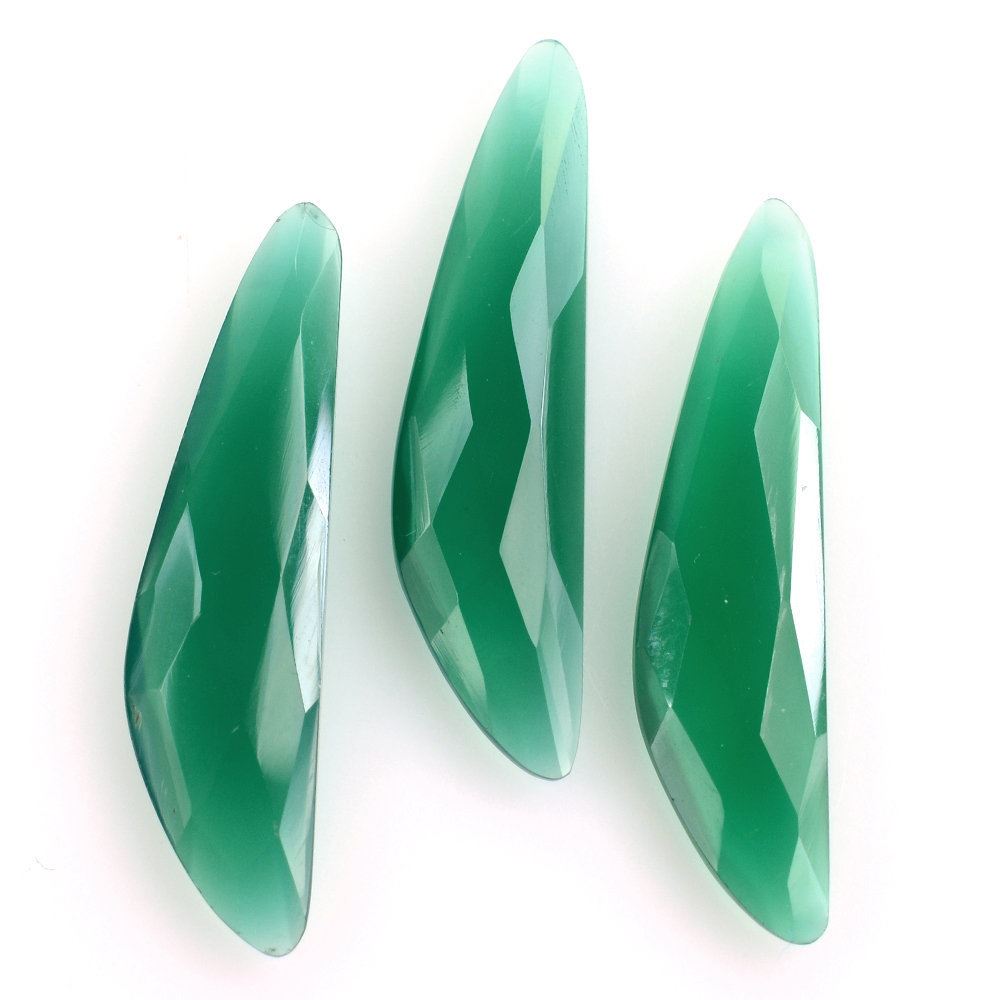 GREEN ONYX BRIOLETTE HALF PEAR 27X7MM 3.96 Cts.