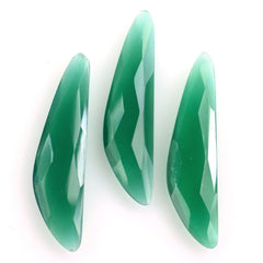 GREEN ONYX BRIOLETTE HALF PEAR 27X7MM 3.96 Cts.