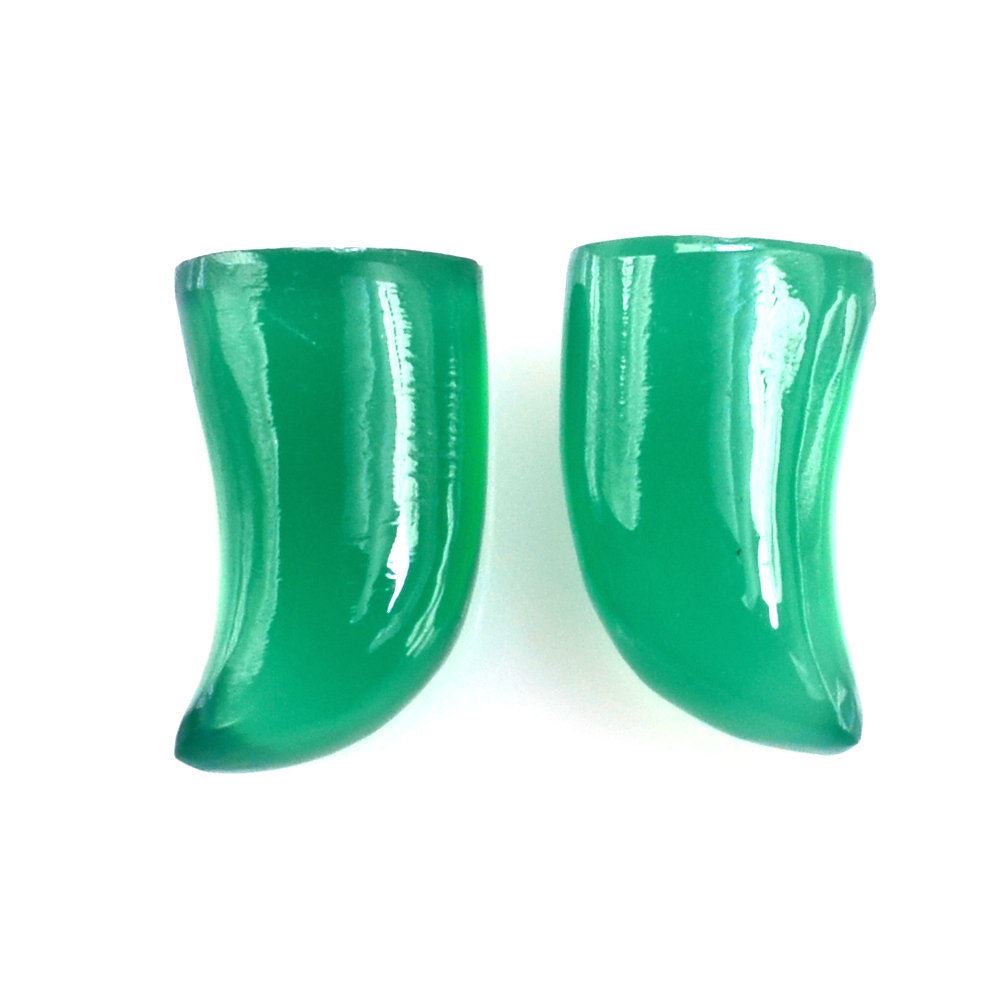 GREEN ONYX PLAIN HORN SHAPE 7.70X4.20MM 0.98 Cts.