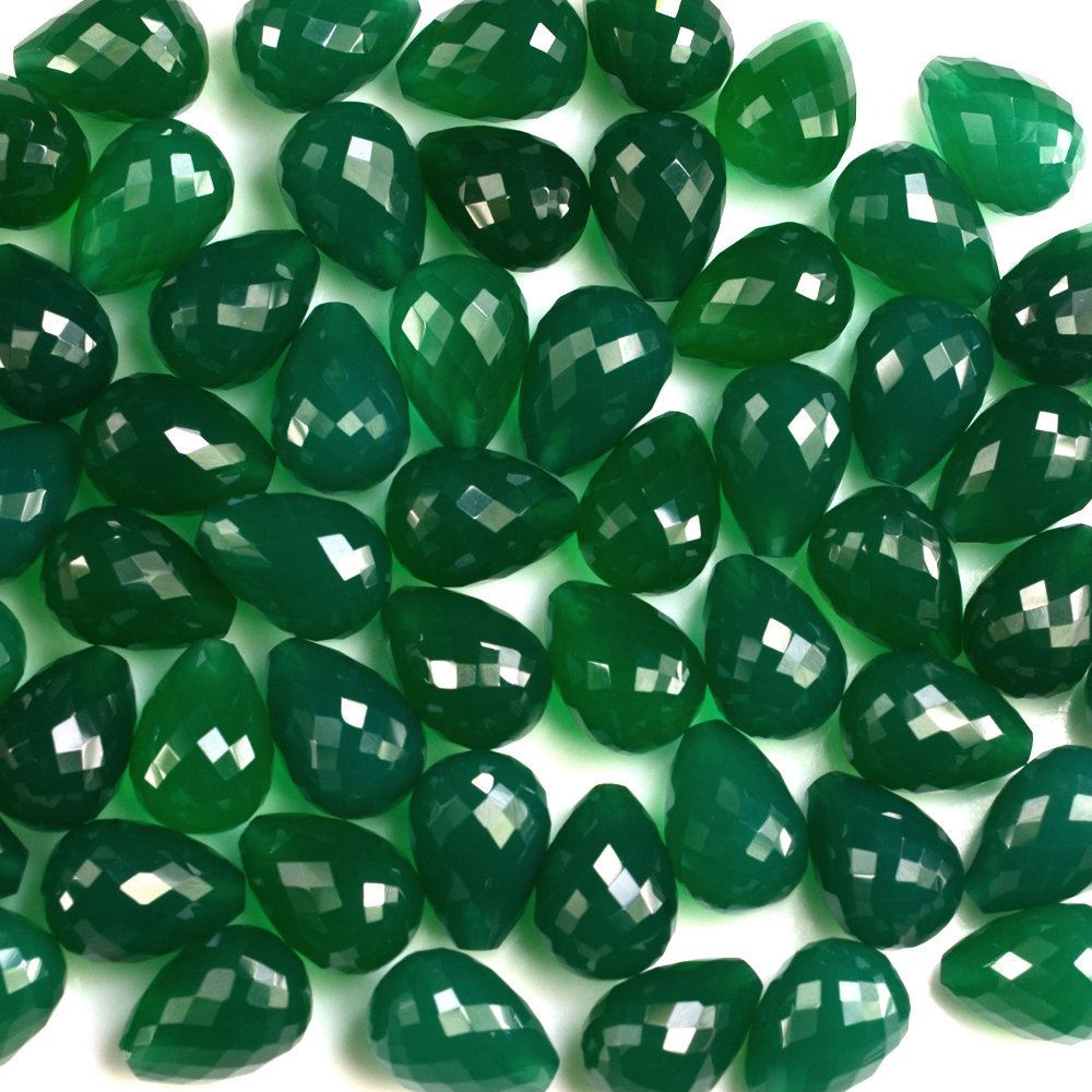 GREEN ONYX DROPS (HALF DRILL) 14X10MM 9.26 Cts.