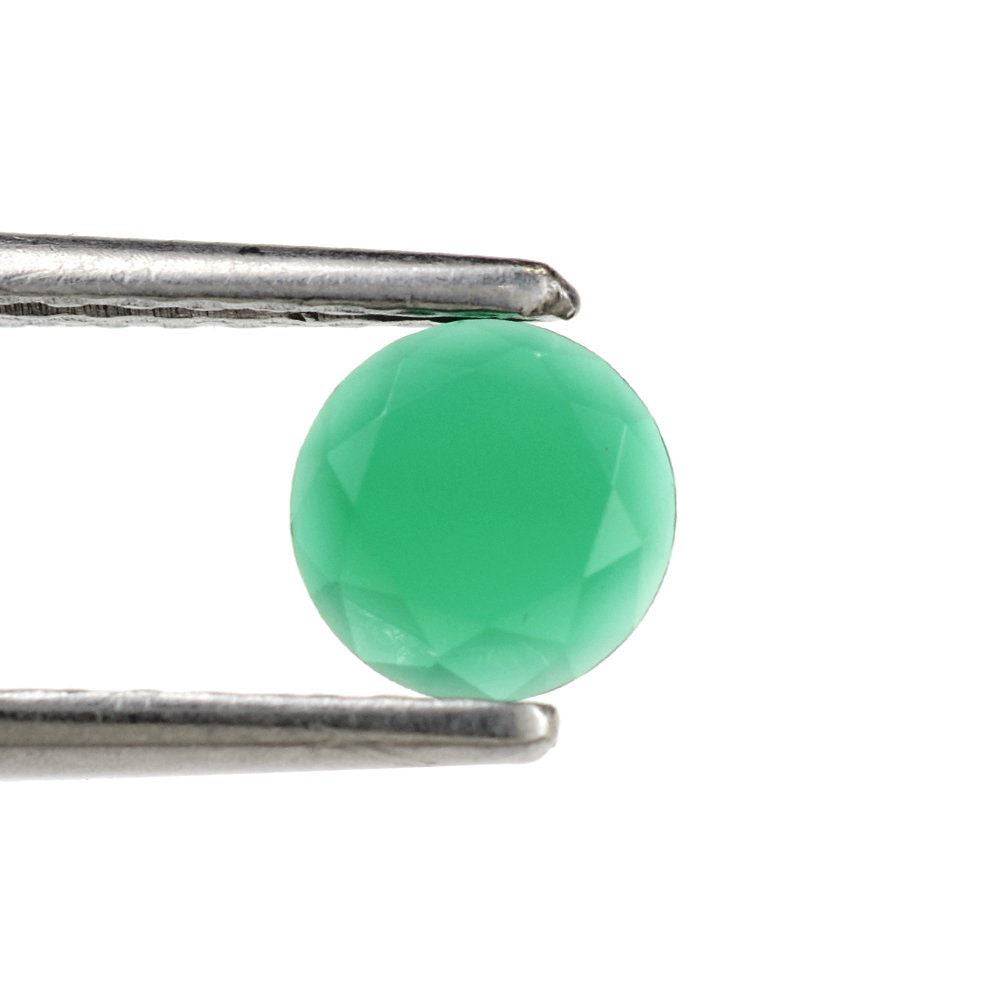 GREEN ONYX TABLE CUT ROUND CAB 6MM 0.45 Cts.