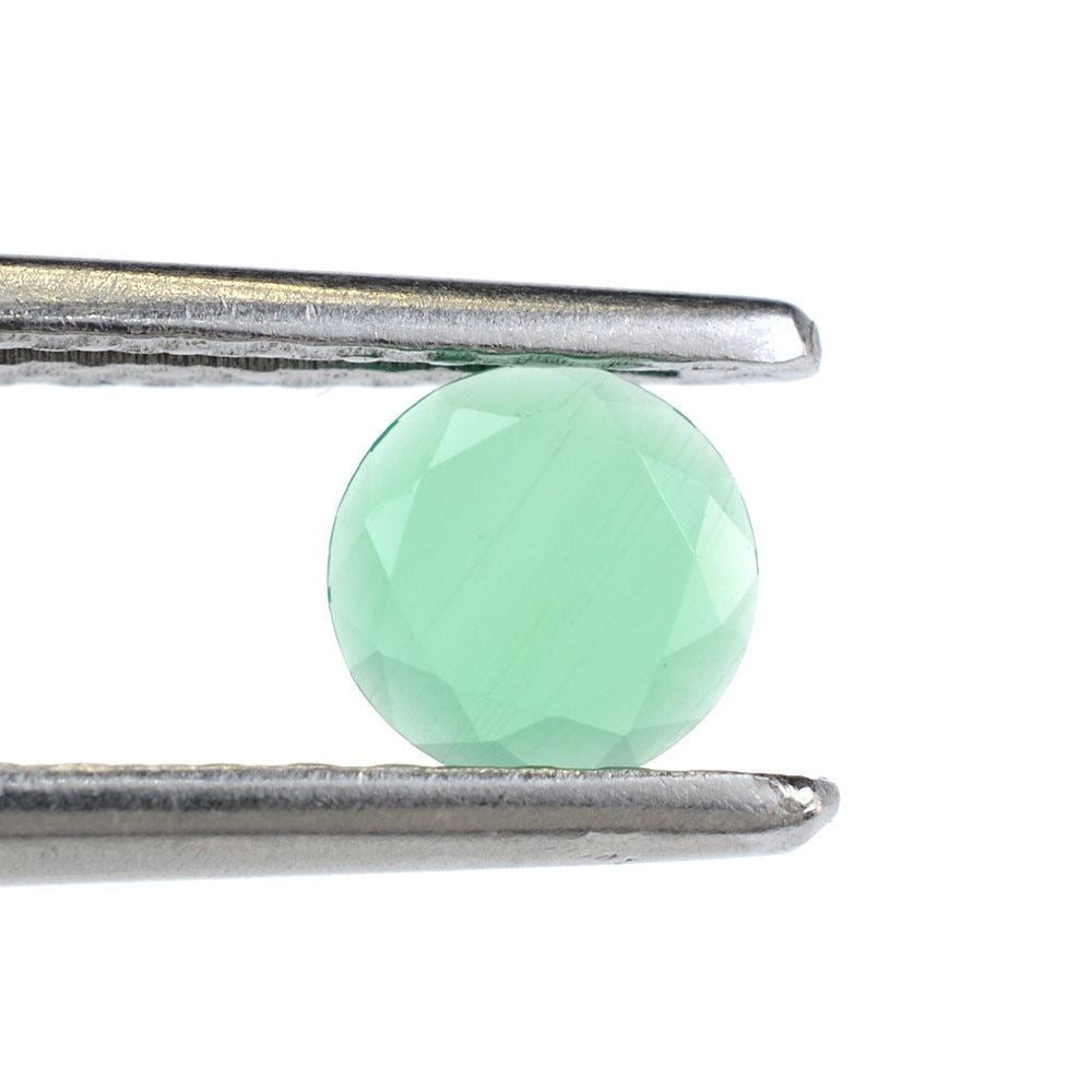 GREEN ONYX TABLE CUT ROUND CAB 5.25MM 0.40 Cts.
