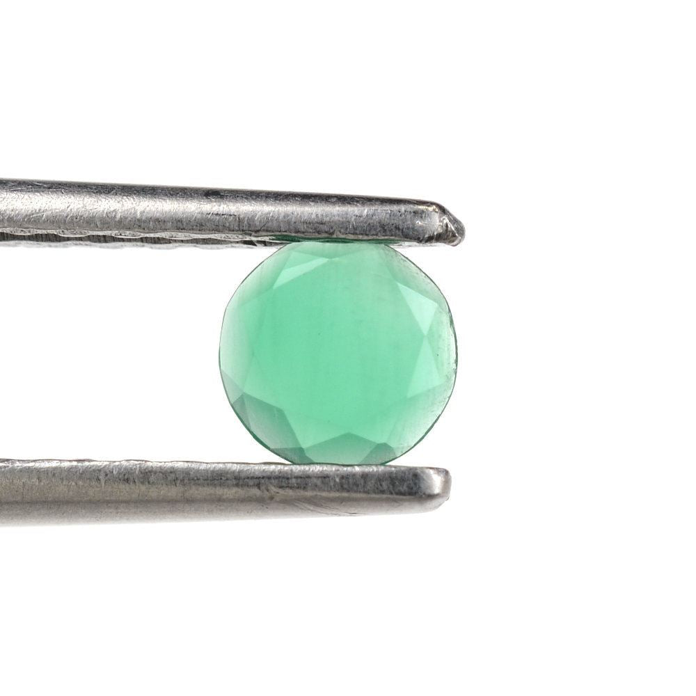 GREEN ONYX TABLE CUT ROUND CAB 4.75MM 0.24 Cts.