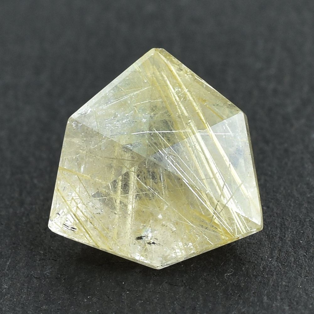 GOLDEN RUTILE QUARTZ FANCY TRILLION (GOLDEN/SI) 12X12MM 4.42 Cts.