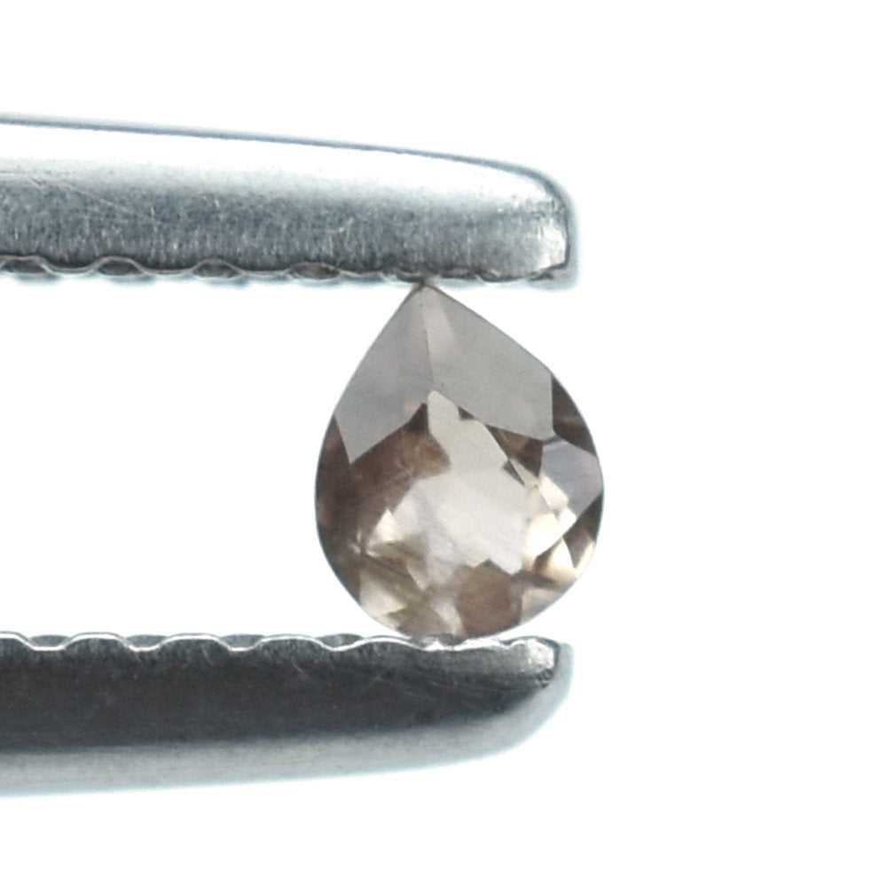 GARNET COLOR CHANGE CUT PEAR (A/CLEAN) 3.00X2.50 MM 0.12 Cts.
