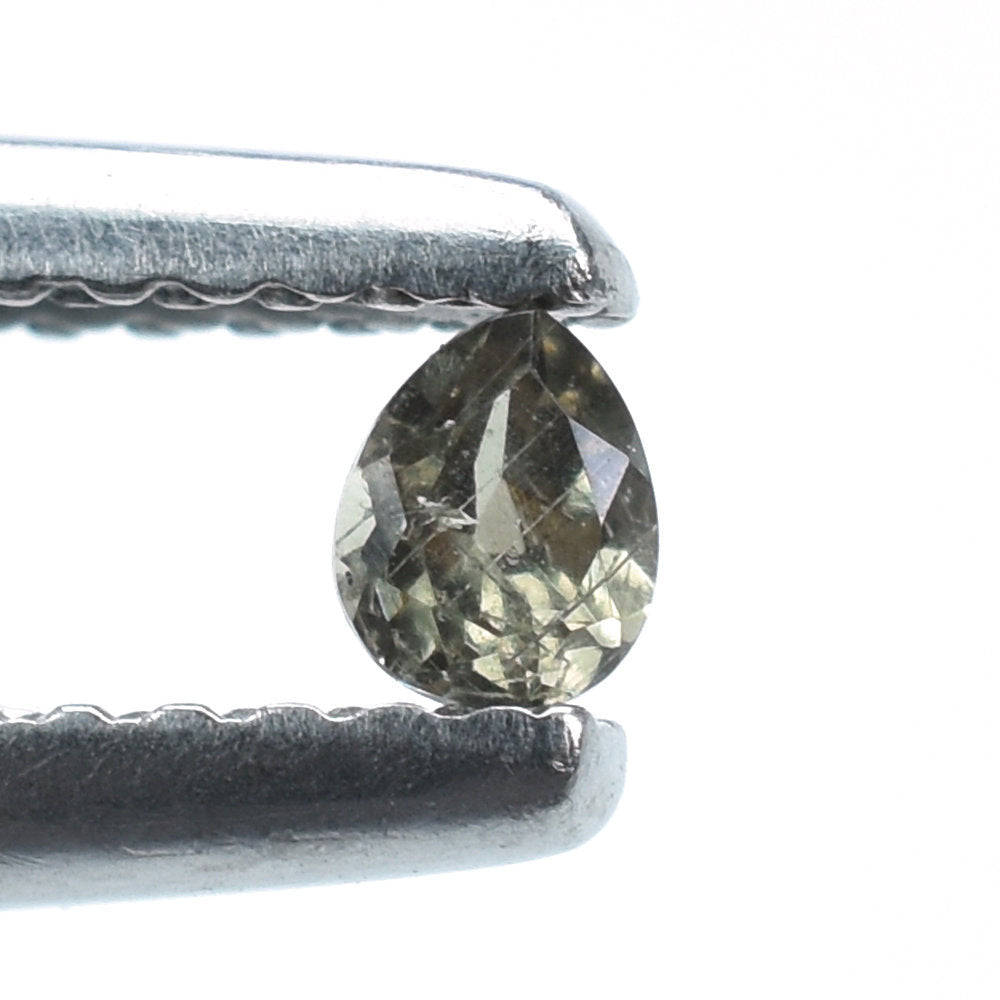 GARNET COLOR CHANGE CUT PEAR (AA/CLEAN) 3.00X2.50 MM 0.13 Cts.