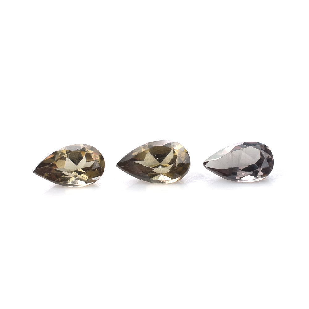 GARNET COLOR CHANGE CUT PEAR (AA/CLEAN) 5.00X3.00 MM 0.27 Cts.