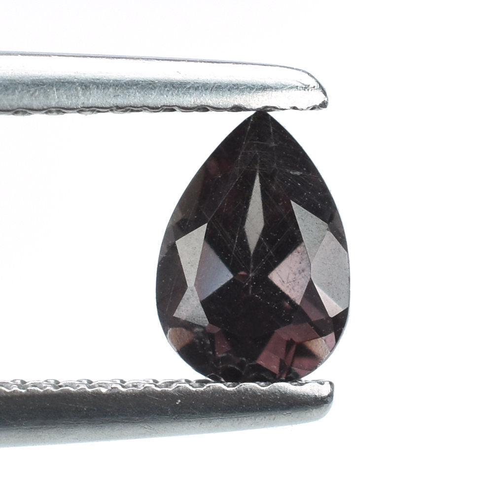 GARNET COLOR CHANGE CUT PEAR (AAA/CLEAN) 7.00X5.00 MM 0.95 Cts.