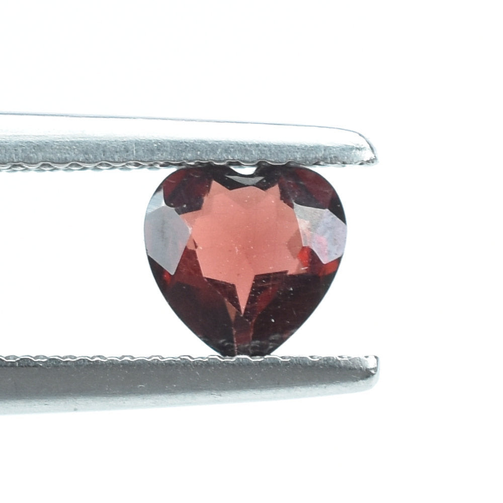 GARNET OPEN RED CUT HEART (OPEN/CLEAN) 6.00X6.00 MM 0.81 Cts.