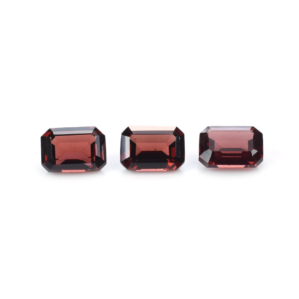 GARNET OPEN RED STEP CUT OCTAGON (OPEN/CLEAN) 7.00X5.00 MM 1.21 Cts.