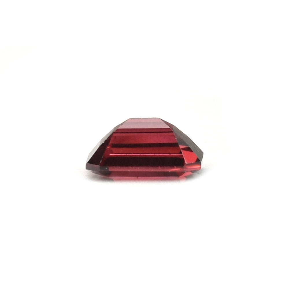 GARNET OPEN RED STEP CUT OCTAGON (OPEN/CLEAN) 9.00X7.00 MM 2.87 Cts.
