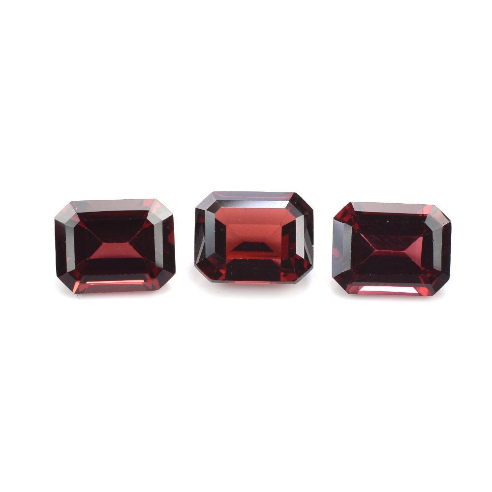 GARNET OPEN RED STEP CUT OCTAGON (OPEN/CLEAN) 9.00X7.00 MM 2.87 Cts.
