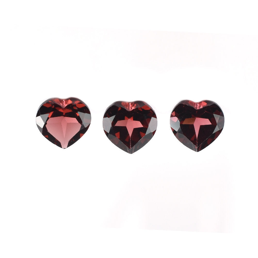 GARNET OPEN RED CUT HEART (OPEN/CLEAN) 8.00X8.00 MM 2.22 Cts.