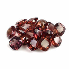CHAMPAGNE GARNET CUT CUSHION 5MM 0.67 Cts.