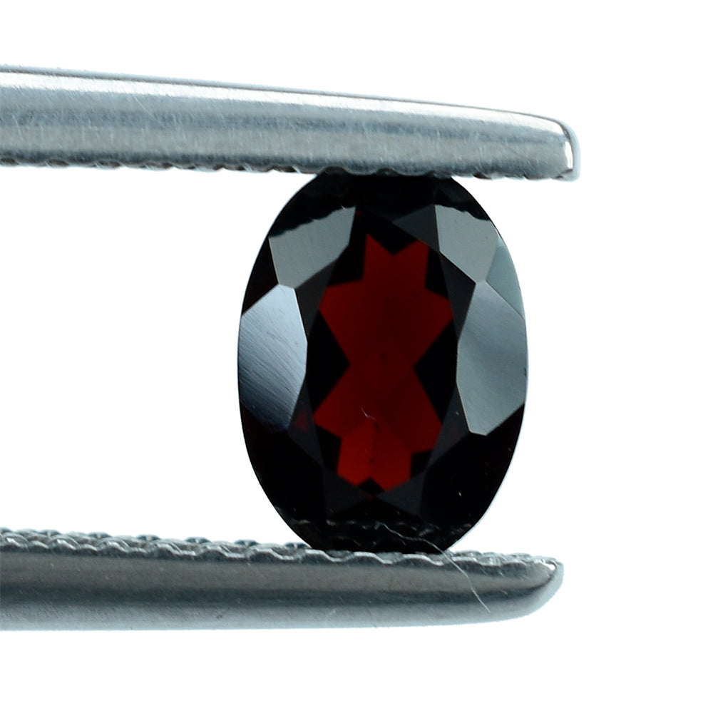 DARK RED GARNET CUT OVAL 7X5MM 1.00 Cts.