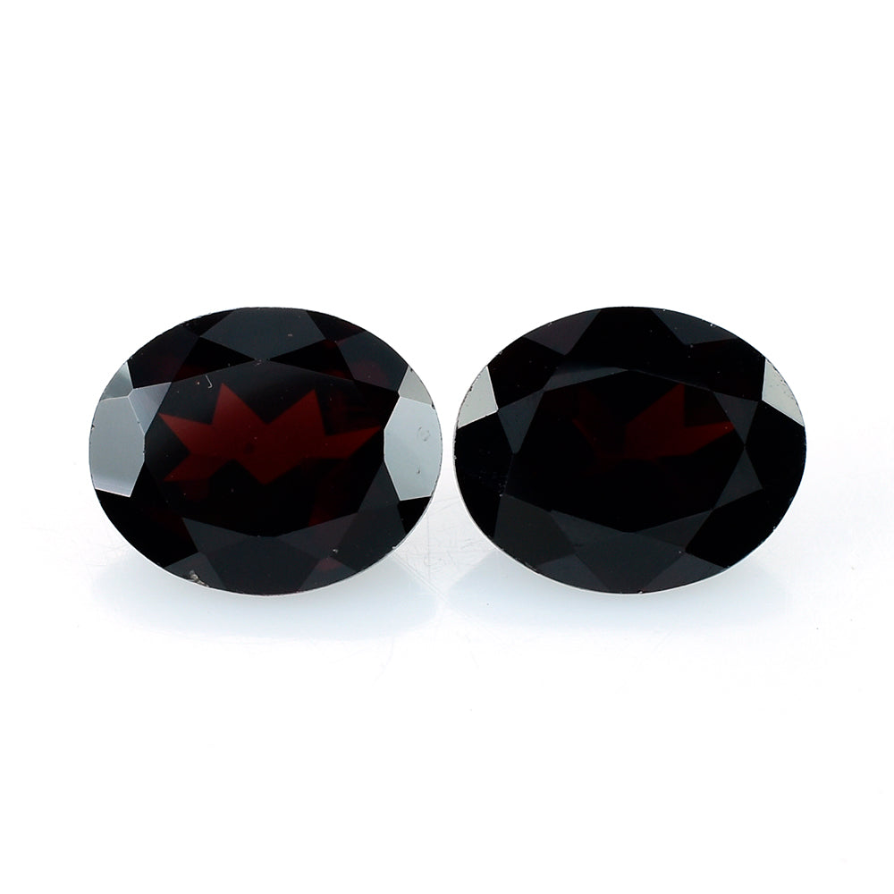 DARK RED GARNET CUT OVAL (DARK/CLEAN) 11X9MM 4.16 Cts.