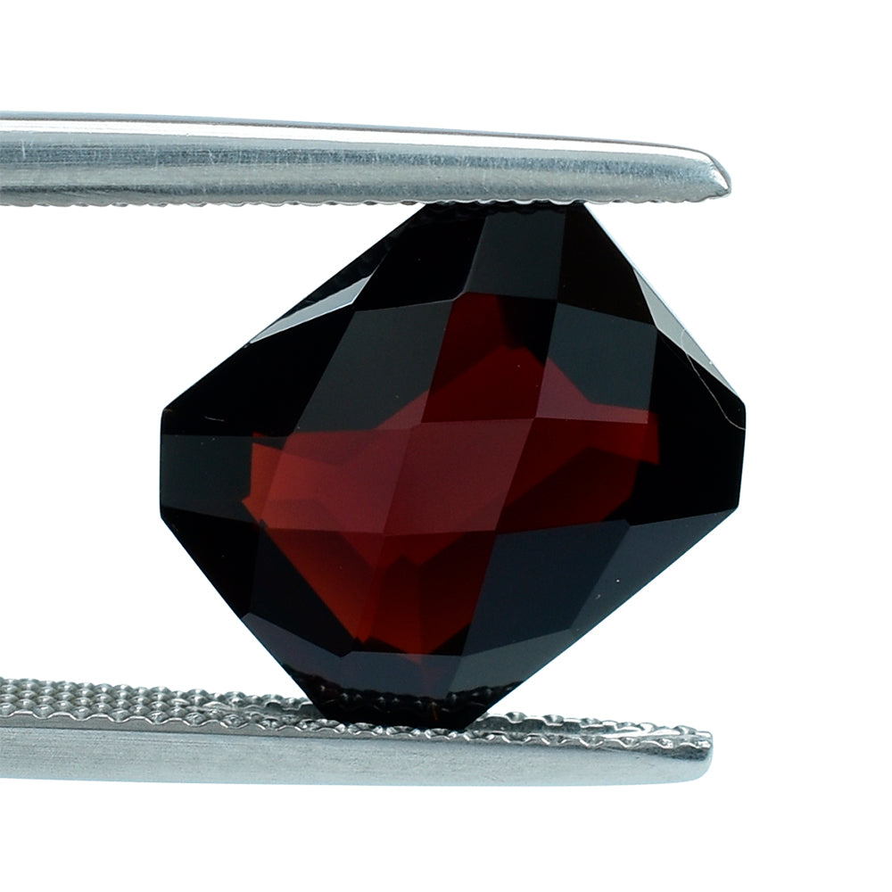 DARK RED GARNET CHECKER CUT OCTAGON 12X10MM 5.37 Cts.