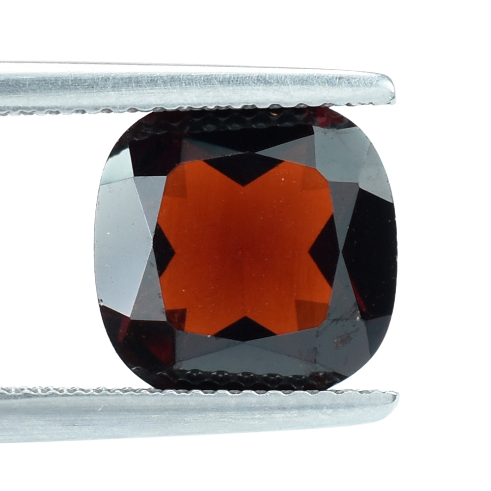 DARK RED GARNET CUT CUSHION 10 MM 4.65 Cts.