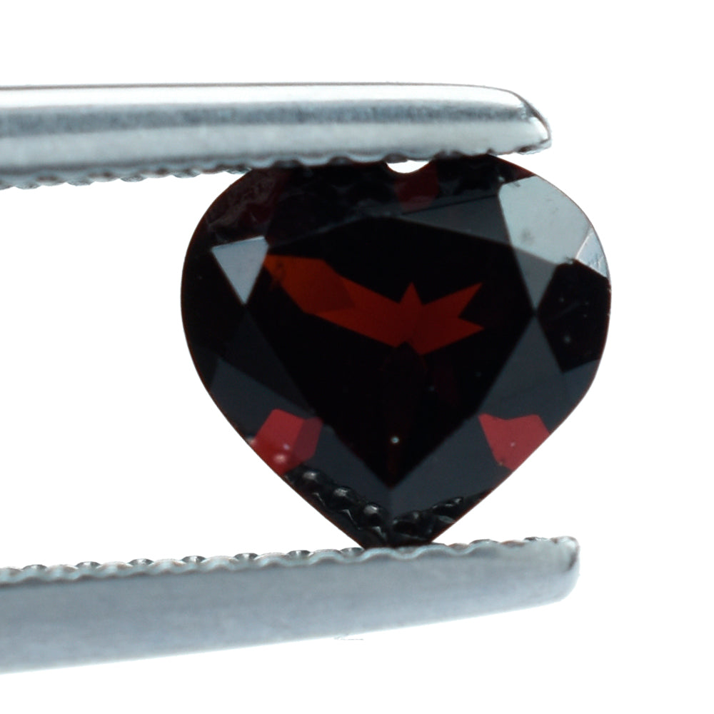 DARK RED GARNET CUT HEART (DARK/CLEAN) 7X6.50MM 1.35 Cts.