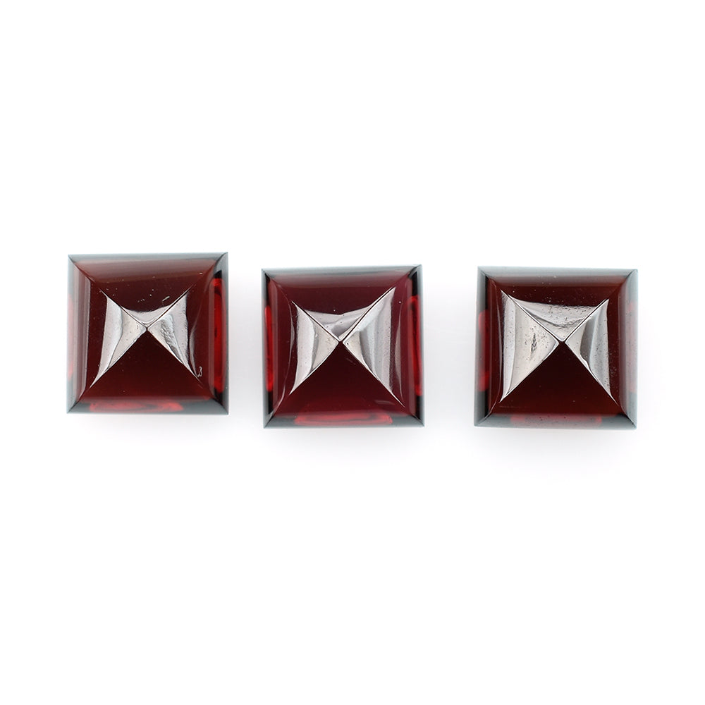 DARK RED GARNET BUFFTOP SQUARE (MEDIUM) 9MM 6.05 Cts.