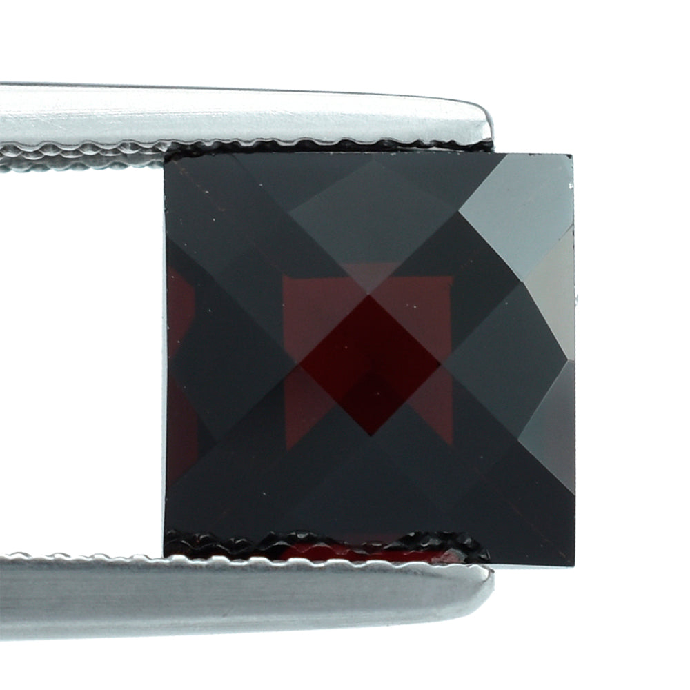 DARK RED GARNET CHECKER CUT SQUARE 9MM 4.75 Cts.